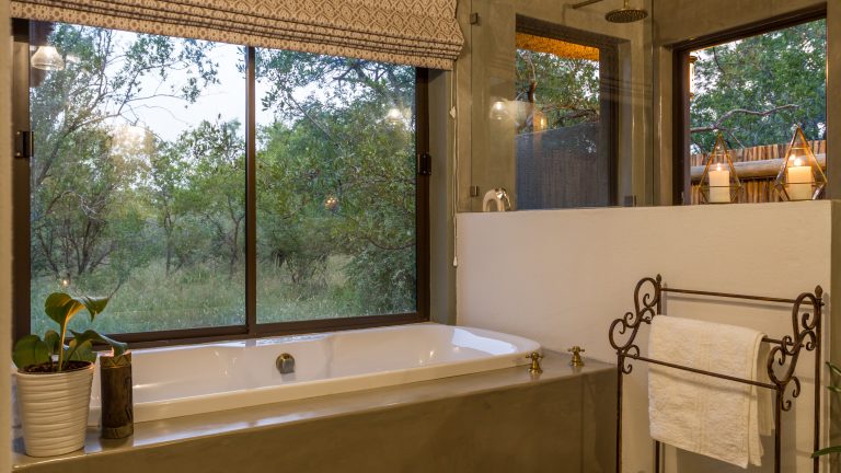 Sicklebush Suite (bathroom 2)
