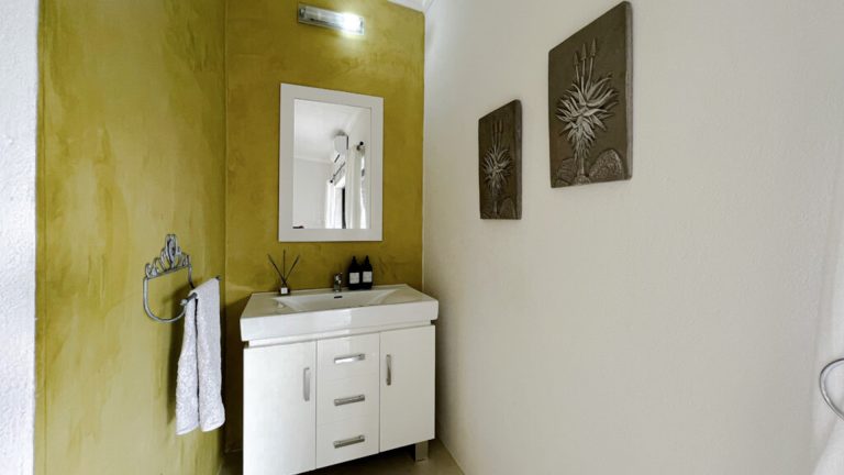 Bedroom 2 bathroom