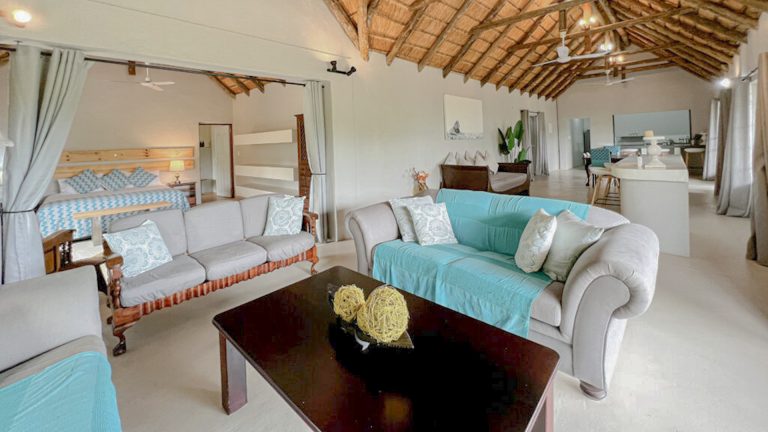 Lounge & Kitchen